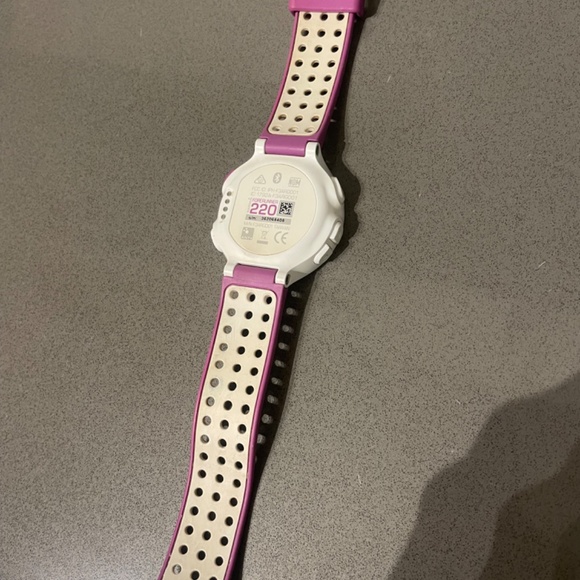 Garmin Forerunner 220 - Picture 2 of 2
